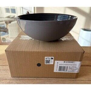 NEW Le Creuset Stoneware Vancouver Serving Bowl 2 3/8 qt 9 3/8 in Flint Gray
